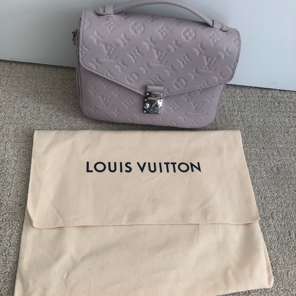 Louis Vuitton Pochette Métis light grey Brume